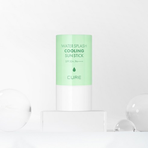 올여름, 끈적임 없이 시원하게! 김정문알로에 쿨링 선스틱으로 간편하게 자외선 차단하세요.