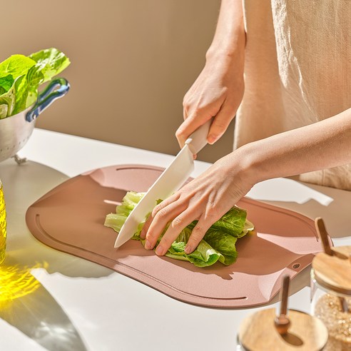 도블레 칼집나지 않는 도마세트 후기 분석 - 전용 거치대 활용 모습