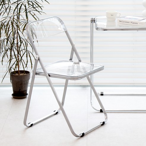 좁은 공간도 넓게, 투명함으로 답답함은 싹! 공간 활용 끝판왕 접이식 아크릴 의자
