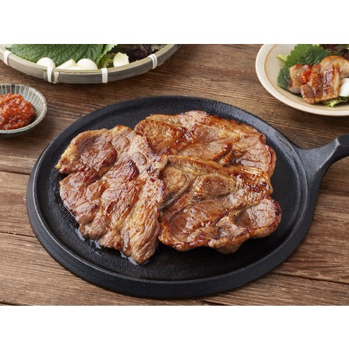 고급진 인생맛집 칼집돼지 왕구이 2개입 후기 분석 - 양념에 재워진 고기 상세 샷