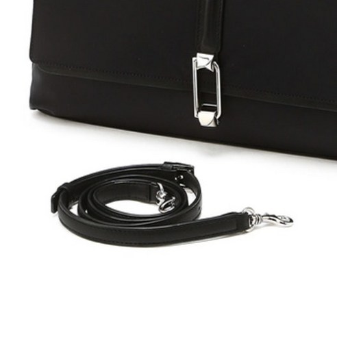 닥스 여성용 D락장식 원단 플랩 숄더백 DCBA5E968 후기 분석 - 자연광 아래 실제 색감