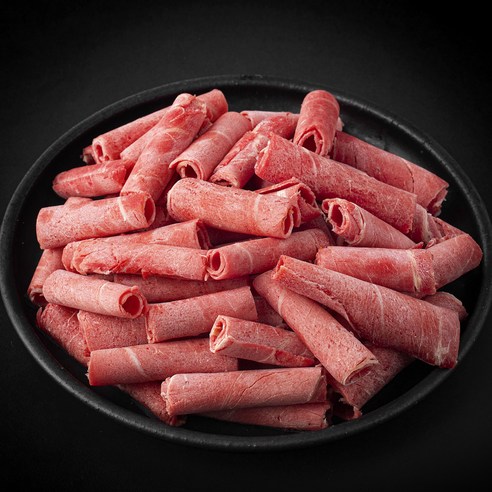 포장을 뜯은 얇게 슬라이스된 호주산 척롤 샤브샤브용 소고기