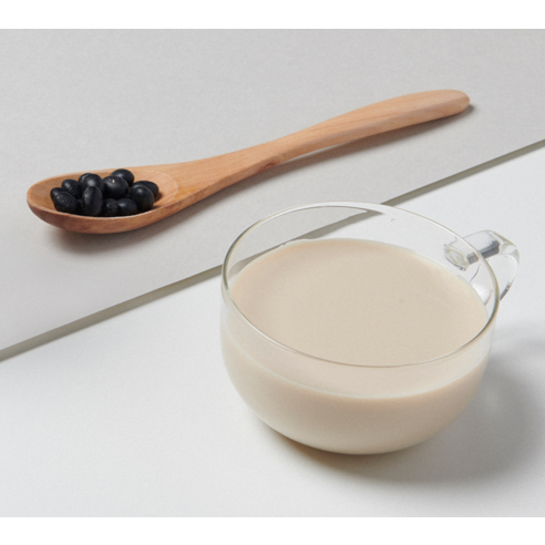 한미 완전두유 검은콩 검은참깨 고칼슘 두유 후기 분석 - 컵에 담긴 진한 두유 제형