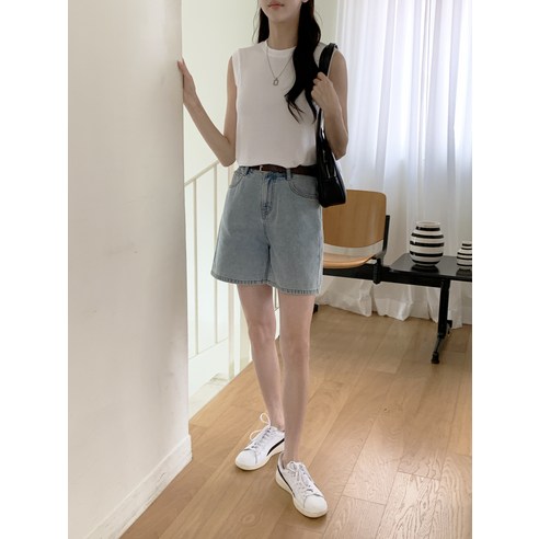 AFINAR 찰랑 레이온 민소매 라운드넥 티셔츠 이미지 3