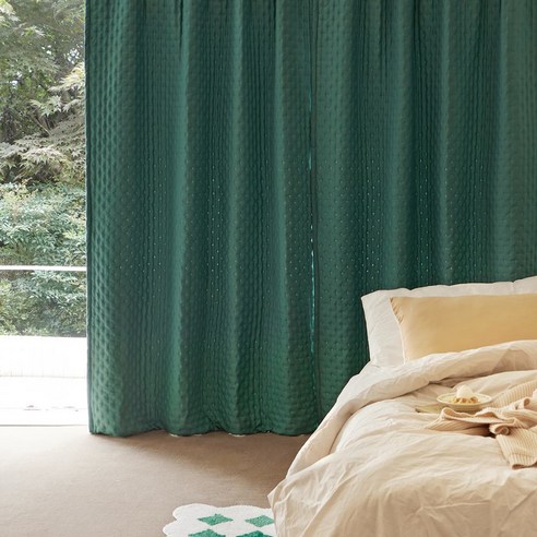 쁘리엘르 윈즈 커튼의 방한 효과를 보여주는 모습