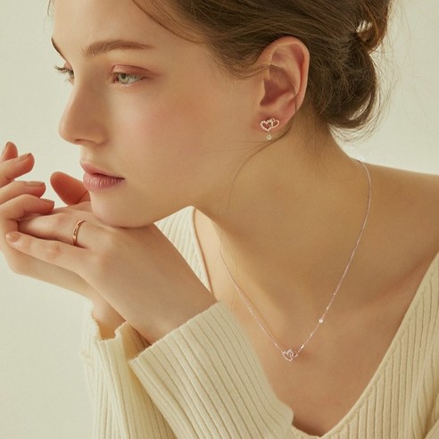 제이에스티나 여성용 더블 하트 목걸이 + 쇼핑백 + 케이스 + 메시지카드 후기 분석 - 착용 시 로즈골드 광택