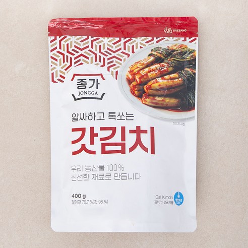 Jongga Alssahago Toksso Mustard Greens Kimchi (종가 알싸하고 톡쏘는 갓김치)
