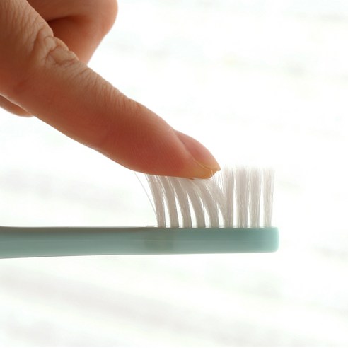 크리오 덴티메이트 시즌2 칫솔의 얇은 헤드 디자인 사진