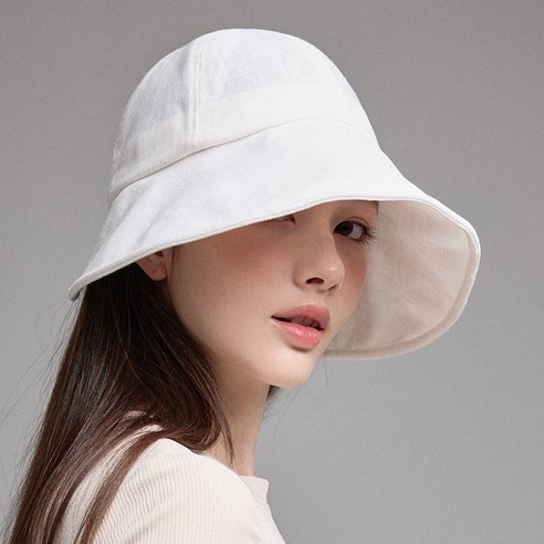 햇살 아래 당신의 스타일을 지켜줄 완벽한 선택 화이트샌드모자