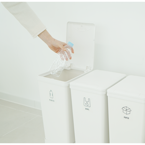 공간 절약, 편리함, 위생을 모두 갖춘 코멧 원터치 분리수거함으로 쾌적한 집안을 만들어보세요!