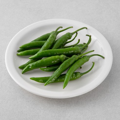 매콤함의 정점, 입맛을 돋우는 국내산 청양고추: 150g 한 개의 매력 탐구