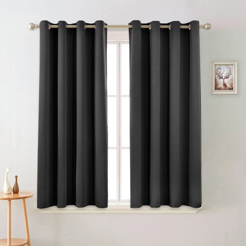 어둠 속에서 피어나는 안락함, 코멧 홈 암막 커튼으로 완성하세요.