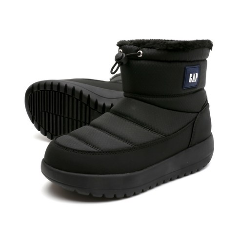 갭 AD 블러 패딩 부츠는 스타일과 기능성을 모두 만족시키는 겨울 필수 아이템입니다.
