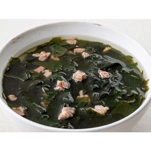 바쁜 하루 끝, 집에서 즐기는 깊고 진한 한우소고기미역국의 따뜻함