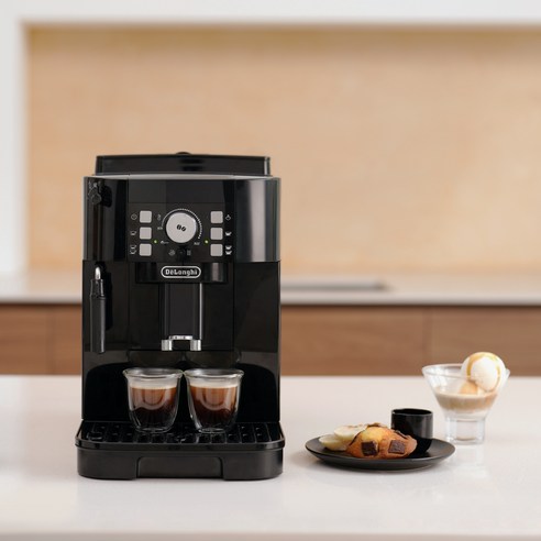 드롱기 전자동 에스프레소 머신으로 추출된 크레마가 풍부한 에스프레소