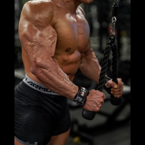 제로투히어로 리프팅 프로 그립 일체형 헬스 스트랩 후기 분석 - 착용 이미지