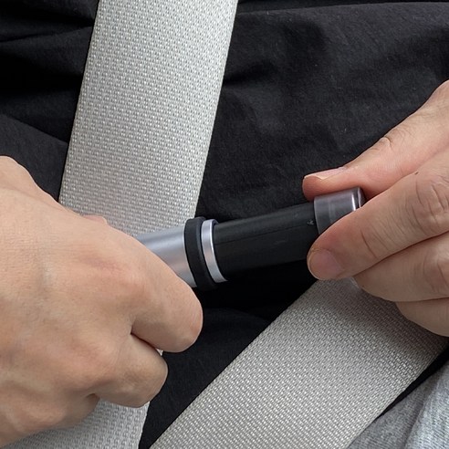 훠링 안전벨트 고정형 비상탈출 차량용 망치 벨트커터 후기 분석 - 안전벨트 장착 모습