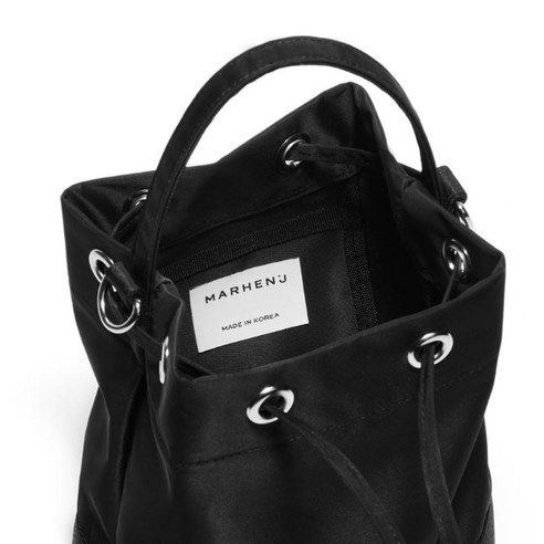 마르헨제이 렉시 버킷백 후기 분석 - 스트랩 연결 부위 디테일