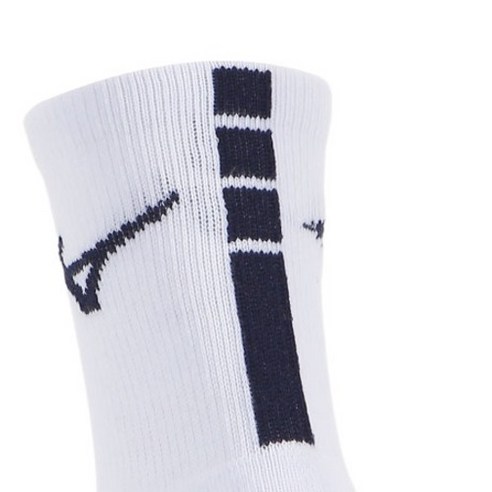 미즈노 플레이 더블 쿠션 미드 스포츠 양말 후기 분석 - 블랙 컬러 모델의 모습