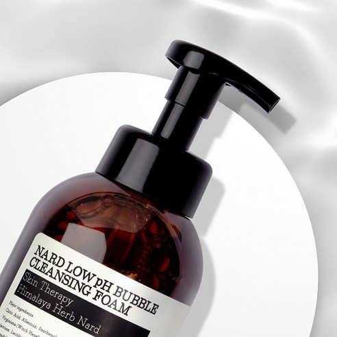 나드 약산성 버블 클렌징폼, 500ml, 2개 후기 분석 - 욕실 배치 연출 이미지