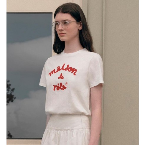 로라로라 MAISON DE ROLA EMBROIDERY 티셔츠의 섬세한 디테일