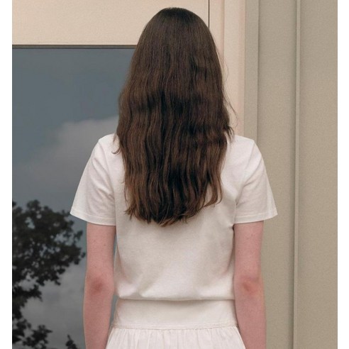 로라로라 MAISON DE ROLA EMBROIDERY 티셔츠로 완성하는 데이트룩