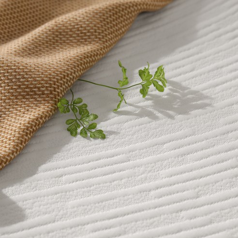 지누스 라돈테스트 기준충족 베이직 메모리폼 토퍼 후기 분석 - 로고 자수 디테일