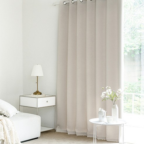 어둠을 품은 안락함, 쉬즈홈 트루디 암막 커튼으로 완성하세요.