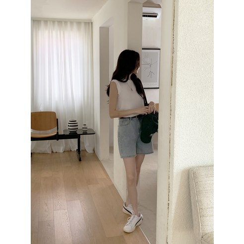 AFINAR 찰랑 레이온 민소매 라운드넥 티셔츠 이미지 4