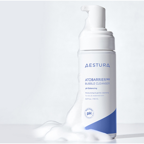 민감 피부를 위한 부드러운 시작: 에스트라 아토베리어 365 버블 클렌저