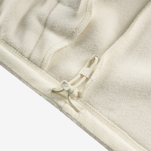 뉴발란스 남녀공용 에센셜 플리스 집업 NBMDFB9003 후기 분석 - 로고 확대 이미지