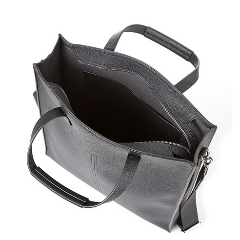 쌤소나이트레드 BAYNES 토트백 뒷면 디자인 및 추가 수납 포켓