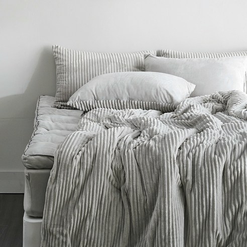 라뽐므 노르빅 극세사 차렵이불 침실 세팅 이미지