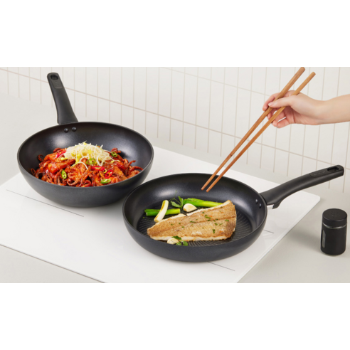 테팔 인덕션 티타늄 1X 데일리 컴포트 프라이팬의 깊이감 확인 후기