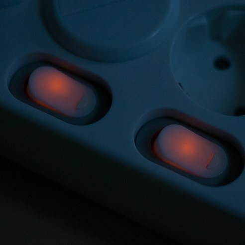 써지오 스위치 멀티탭 개별 4구 DH-1648-MT + 안전커버 2p 후기 분석 - 전원 코드 플러그 부분