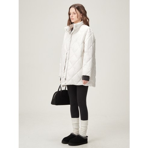 세련된 ELLE PARIS 다이아 퀼팅 패턴 클로즈업