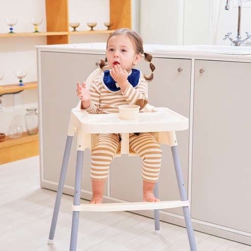 원더파파 높이조절 가능한 발받침 유아용 하이체어 후기 분석 - 트레이 장착 모습