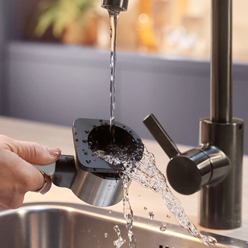 필립스 전자동 커피머신 전원 및 조작부 클로즈업 이미지