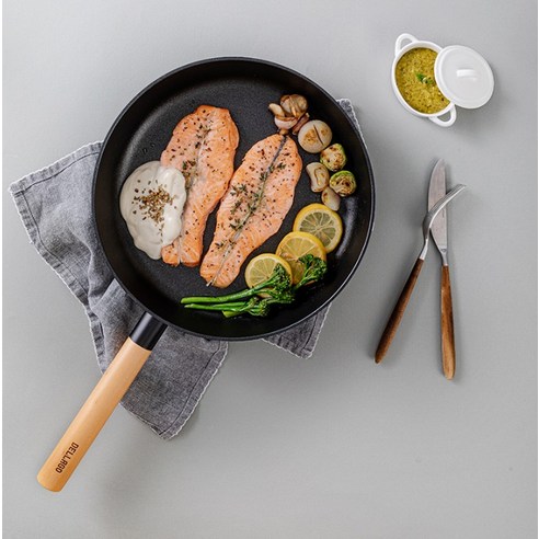 델라고 국산 우드 베이직 프라이팬 후기 분석 - 조리 시 활용 모습