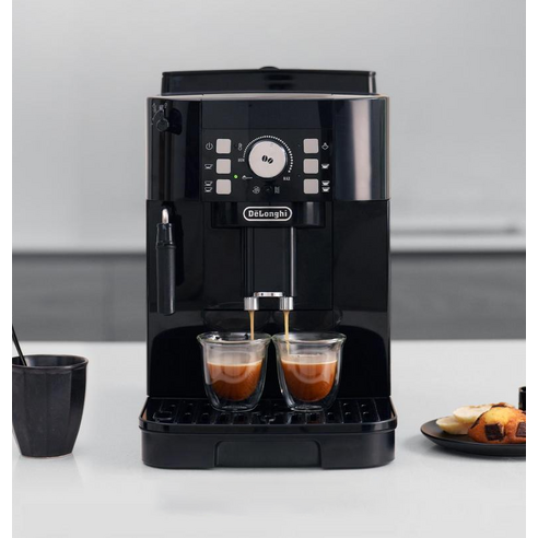 드롱기 ECAM22.110.B의 물탱크 및 찌꺼기통 분리 모습