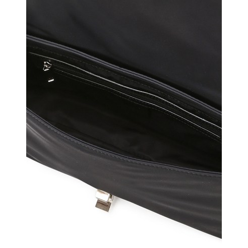 닥스 여성용 D락장식 원단 플랩 숄더백 DCBA5E968 후기 분석 - 측면 두께감 확인