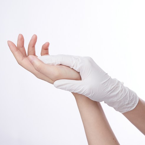 프로그 파우더프리 3.0 니트릴장갑 후기 분석 - 장갑 착용 클로즈업