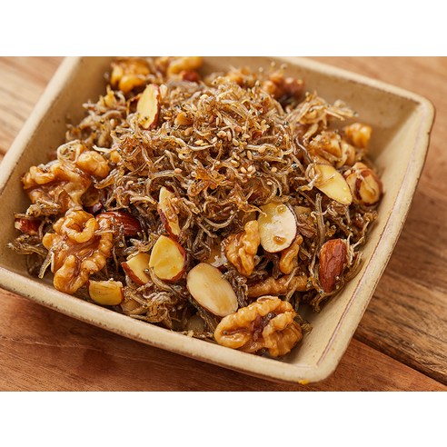청해명가 품질 인증 새미네부엌 아몬드 호두 멸치볶음 (냉동), 220g, 1개 후기 분석 - 내용물 근접 촬영