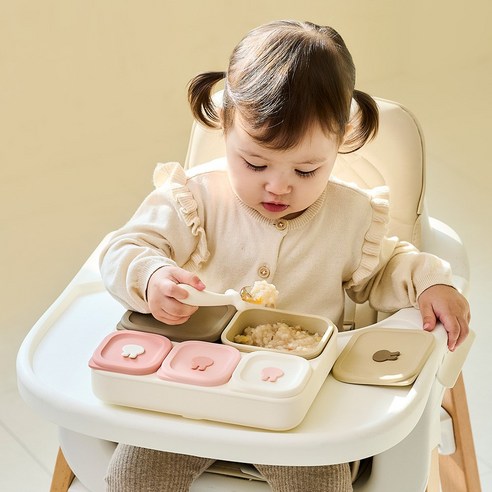 아띠래빗 유아용 쏙쏙 모듈형 실리콘 흡착 식판 후기 분석 - 흡착력 테스트 장면