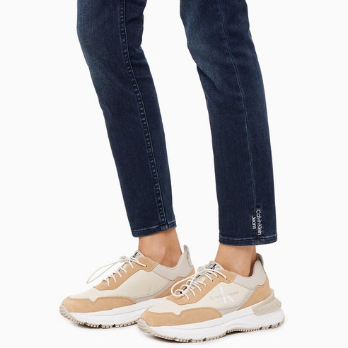 스타일과 편안함, 가성비를 모두 갖춘 멜버른 청키 러너 스니커즈 YW00636