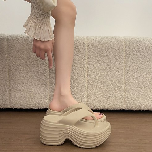 여성 9cm 키높이 통굽 쪼리 여름 샌들 편안한 쿠션 웨지슬리퍼 데일리 샌들 슬리퍼