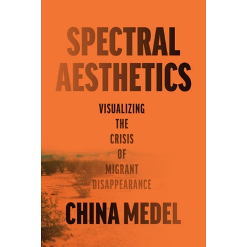 (영문도서)Spectral Aesthetics: Visualizing the Crisis of Migrant Disappearance Paperback, University of Texas Press, English, 9781477333846