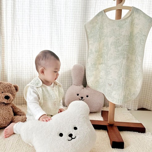 옷 걱정 없이 아기와 함께하는 행복한 식사 시간