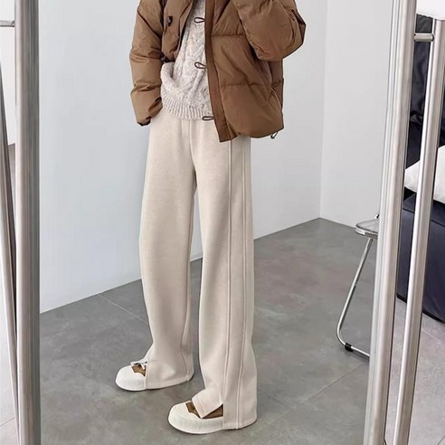 로젤라 모직 트임 바지로 당신의 가을, 겨울 스타일을 완성하세요.