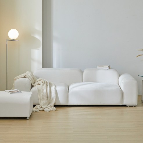 고급스러운 비정형 디자인과 합리적인 가격의 3인용 거실 소파